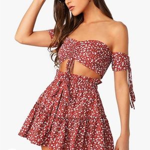 Cropped summery two piece. Size medium